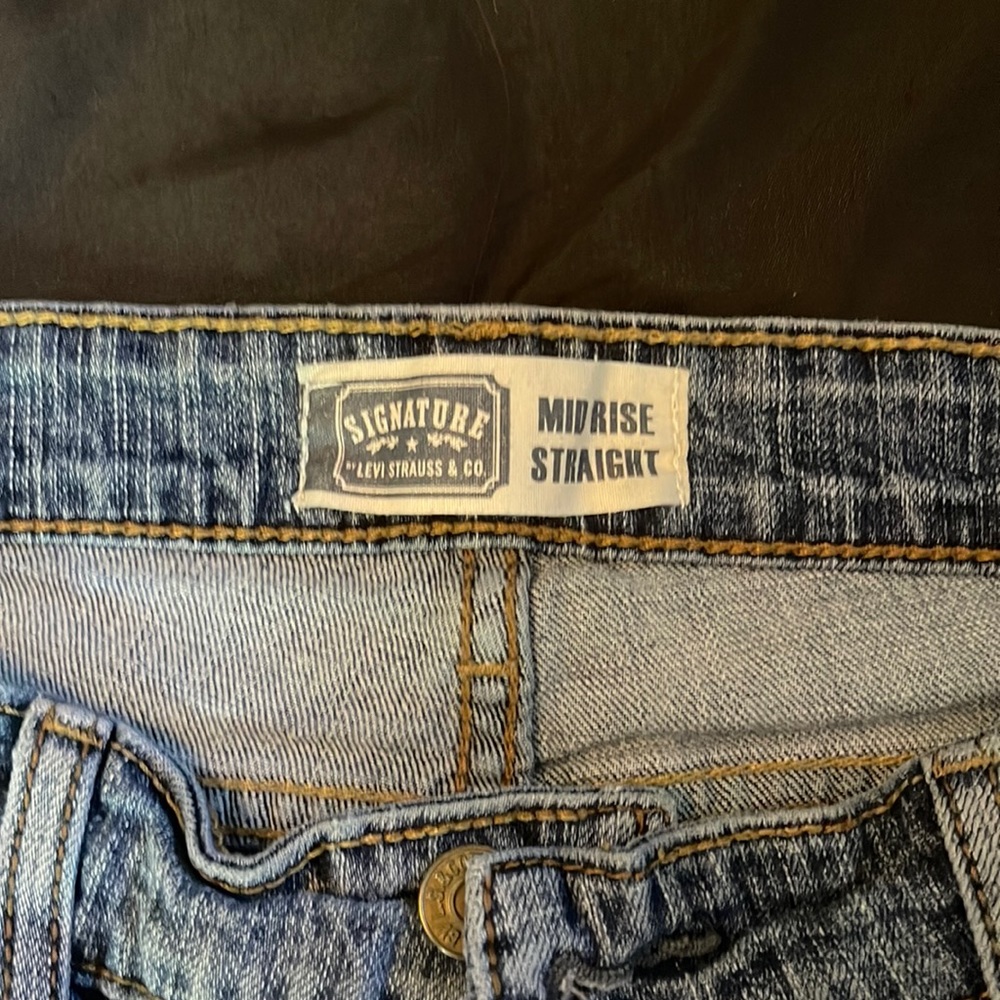 Levi Signature Midrise Straight Leg size 12